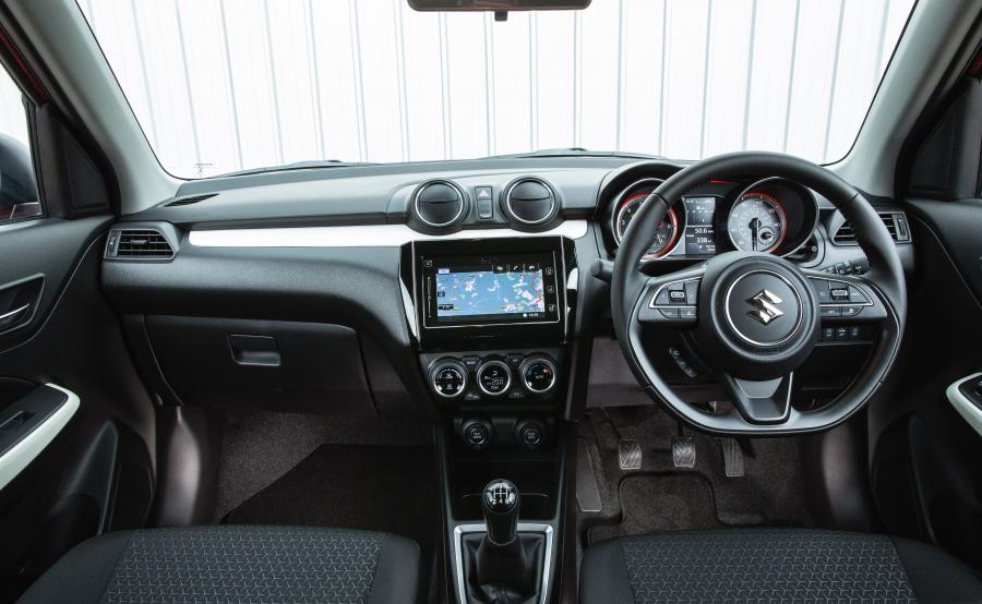 Торпедо Suzuki Swift Hybrid AllGrip 2019 года  (UK) (фото 5 из 22)